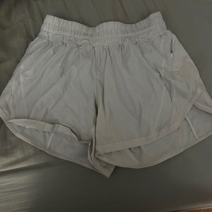 LULULEMON HOTTIE HOT SHORTS NEVER WORN